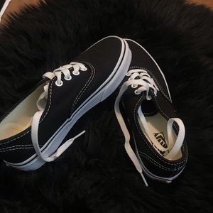 (NEVER WORN) Vans authentic